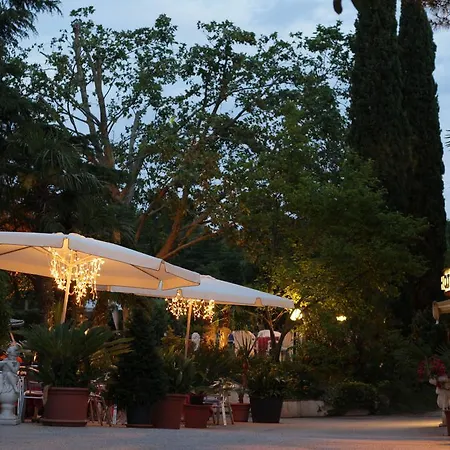 Waldhof Hotel 3*